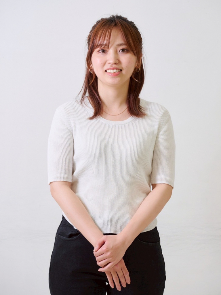 柏たなかにある美容院・美容室「AVENIR 柏たなか店（アブニール　カシワタナカ）」のスタッフ「田中　百香」の画像